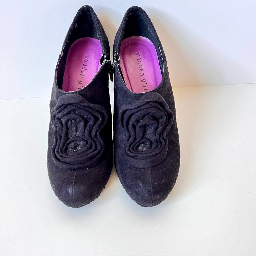 MADDEN GIRL by STEVE MADDEN Faux Suede Rosette Heeled Booties—SZ. 8